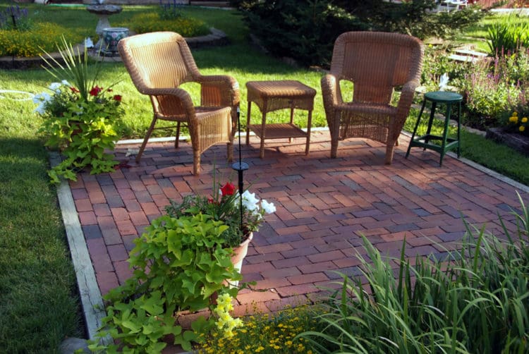 One of our best home selling tips? Trick out your backyard.