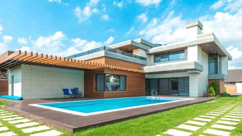A home whose owner is selling a house with a pool