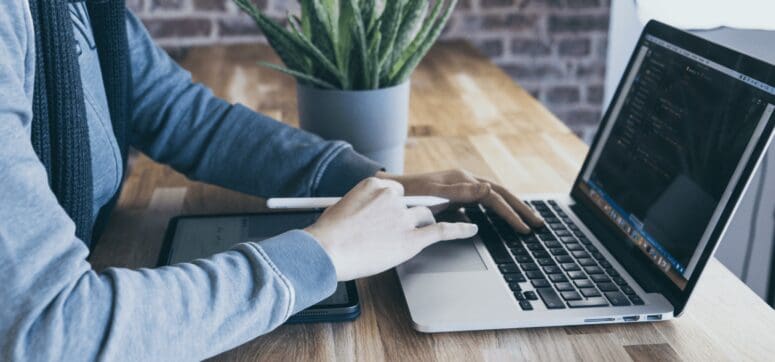 A HomeLight agent using a computer for help.