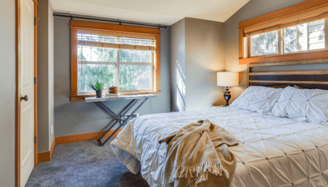 A bedroom with no home staging mistakes.