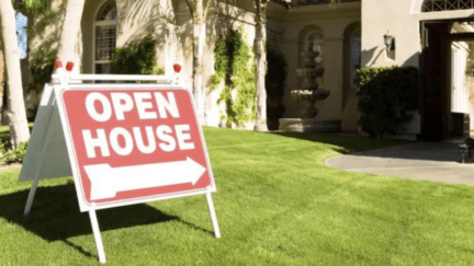 An open house sign in front of an open house for buyers