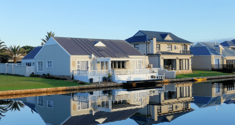 A view of houses by the waterfront.