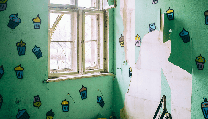 A room in poor condition in a house. 