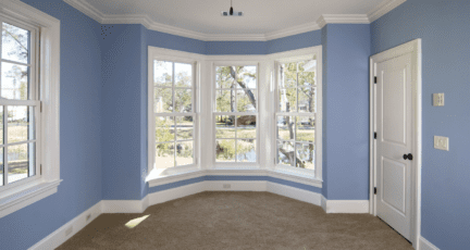 A home with crown molding.