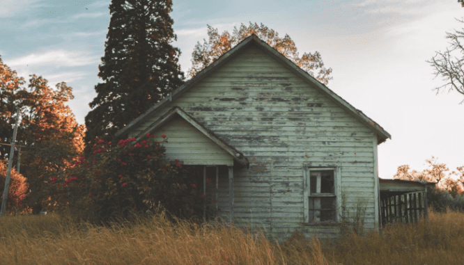 A photo of a home in disrepair illustrates the topic of short sales and foreclosures.