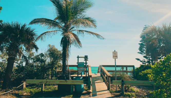 A beach in Tampa near a house.