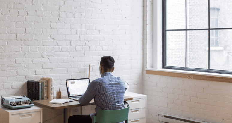 A client using a computer to find a good real estate agent.