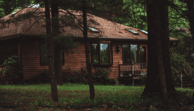 An image of a cabin to demonstrate the process of a short sale for buyers.