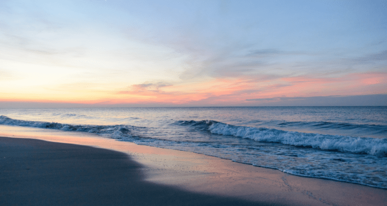 An image of a beach to demonstrate the process of buying a house in Myrtle Beach.