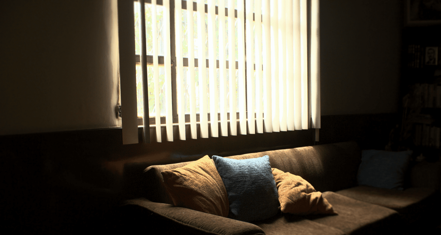 Vertical Blinds Make Comeback: How to Pull Off the Look, image size:1500x800