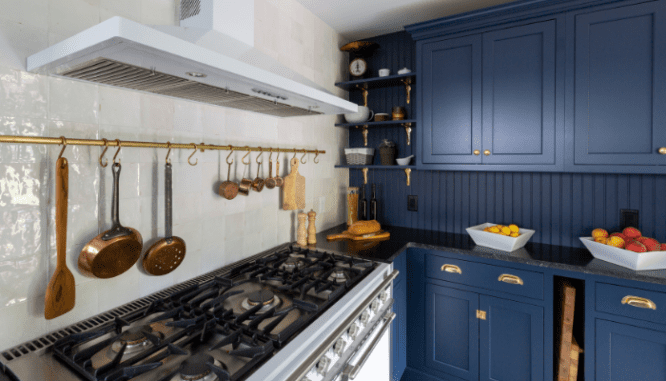 A kitchen that has wainscoting.