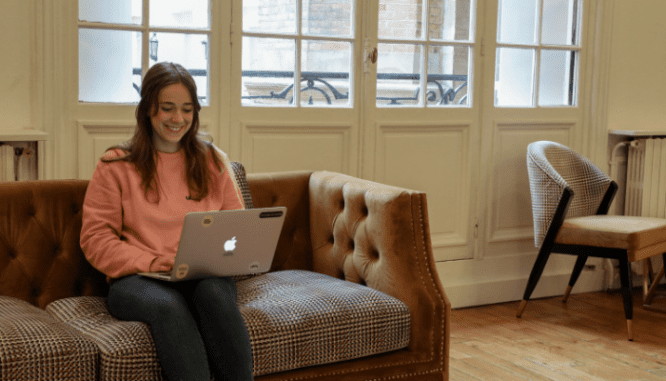A person researching ibuyer companies online.