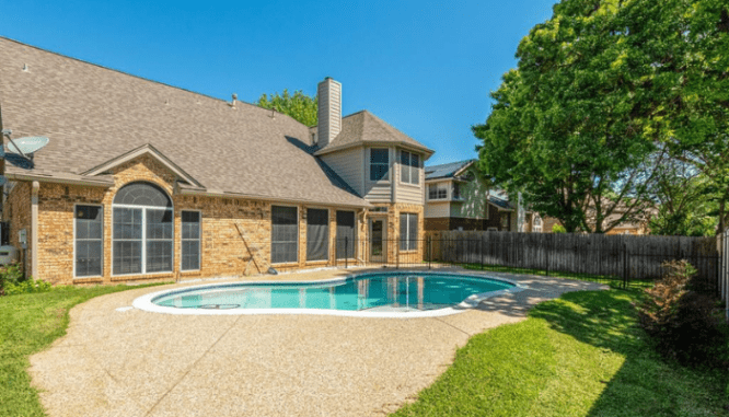 A pool outside a Dallas house purchased with HomeLight Cash Offer.