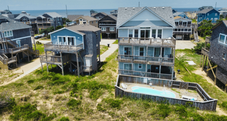 Blue houses where the buyer's agent has gotten commission.