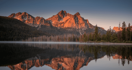 A mountain range near the best real estate investments in Idaho.