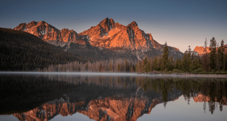 A mountain range near the best real estate investments in Idaho.