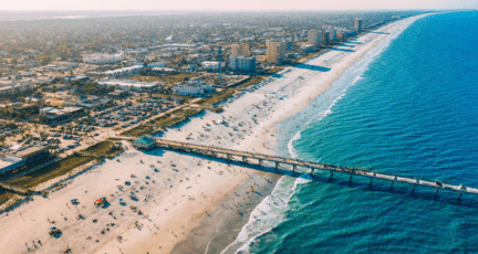 A view of a city in Florida where you can buy a real estate investment.