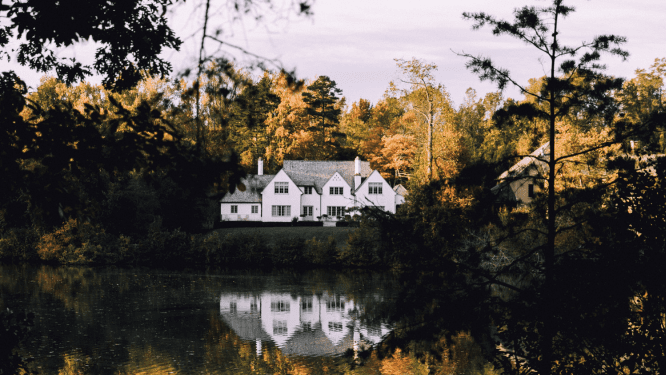 A lakefront home in North Carolina where home sellers may want to know what the average real estate commission rate is.