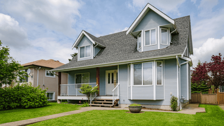 An image of a house represents the process of buying and selling at the same time.