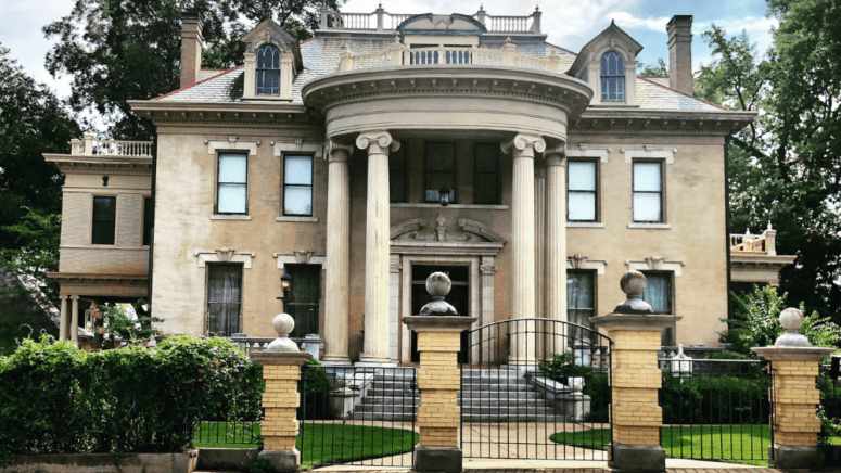 The exterior of a luxury Arkansas home where home owners might be interested in the services of a we buy houses company.