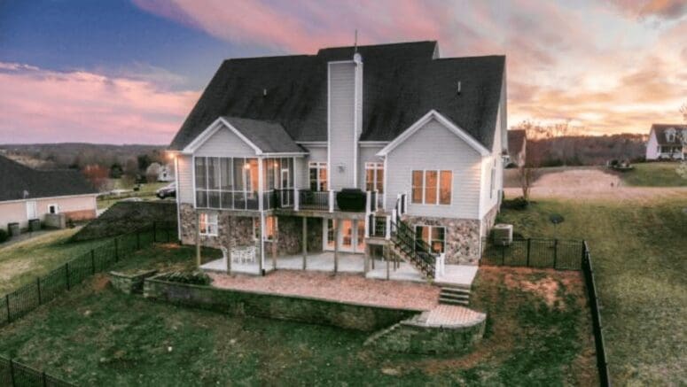 Aerial view of a home in Virginia, in a neighborhood where home owners maybe interested in selling their home fast