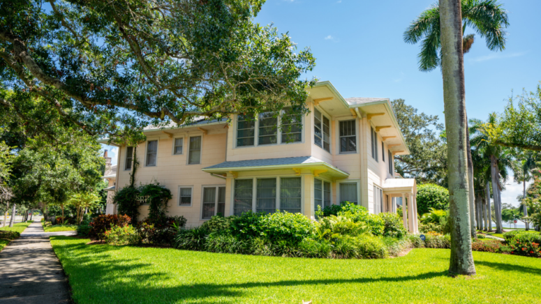 An image of a house that represents We Buy Houses for Cash in St. Petersburg, FL