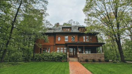 An image of a house in Indiana with options to sell fast