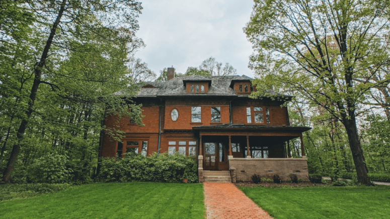 An image of a house in Indiana with options to sell fast