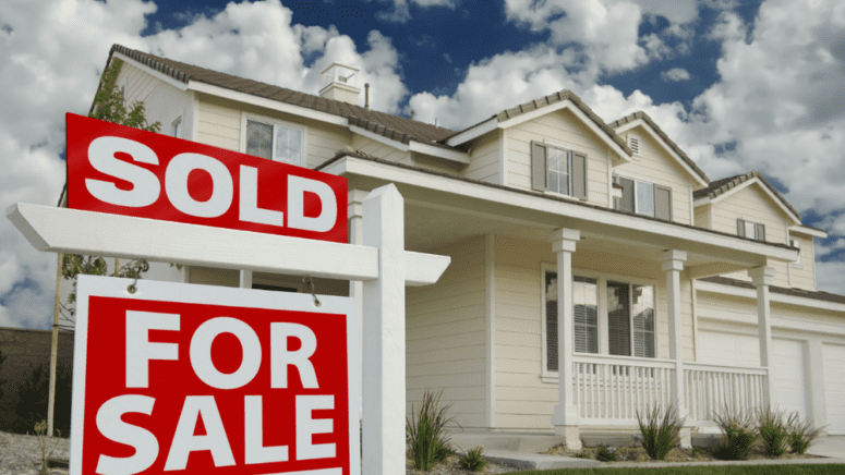 A sold sign on a house that the seller used a real estate agent.