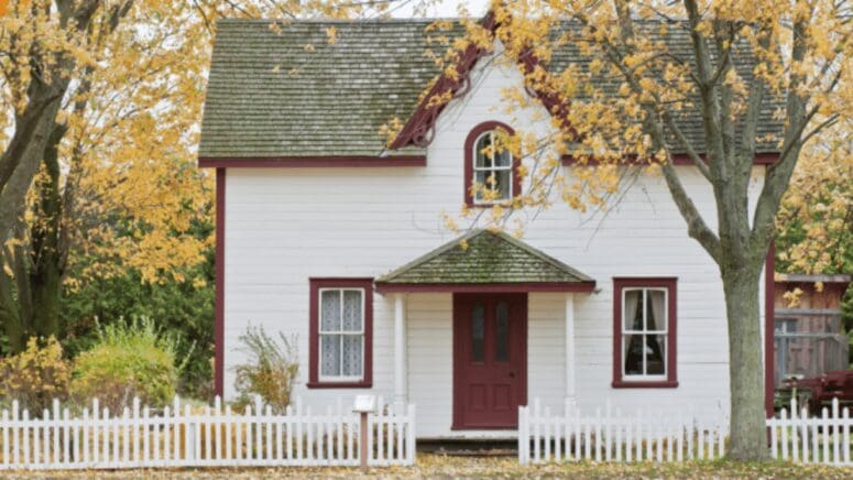 An image of a house, similar to what you may find in Kentucky, where homeowners might be interested in selling their house fast.