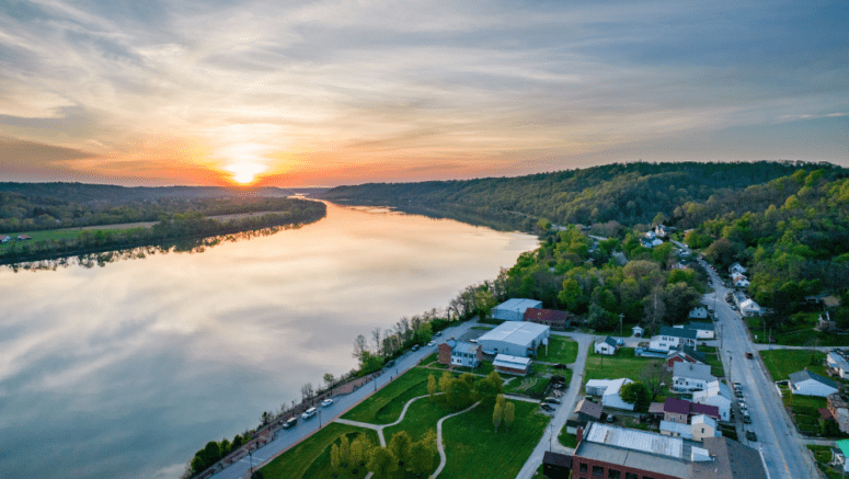 Aerial view of a neighborhood in Ohio where you can buy a house with a bridge loan