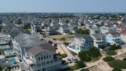 Aerial view of homes in North Carolina where homes can be obtained with the help of a bridge loan