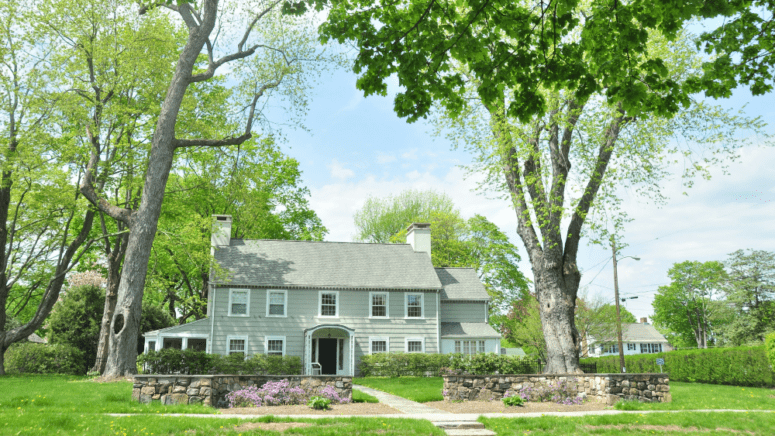 A photo of a house with pending offer