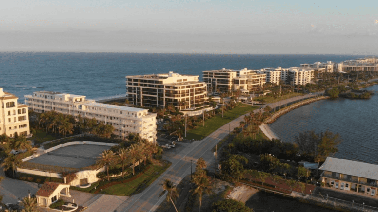 Coastline in Lake Worth, Florida, where We Buy Houses companies buy for cash.