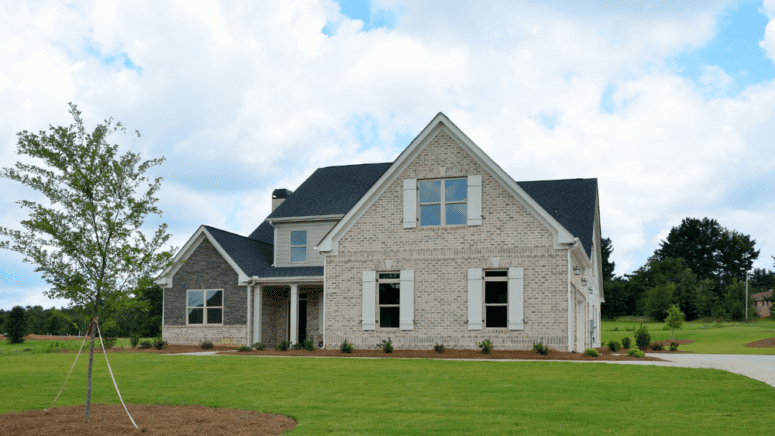 An image of a residential house in Tacoma, where home sellers can work with a cash home buyer to sell their house