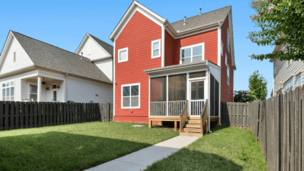 An image of a house in Warren, where houses are sold to We Buy Houses companies.