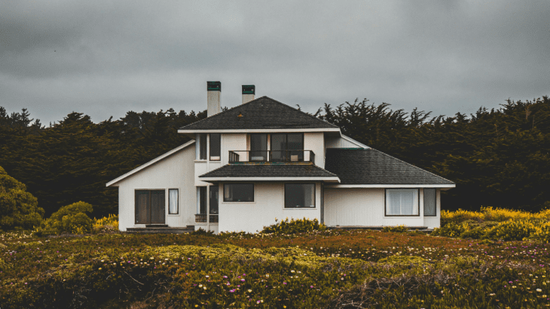 An image of a house in Orange County that represents how to sell a house fast