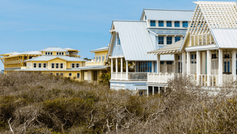 An image of houses in Destin, FL, where home sellers can work with a we buy houses company to sell their home