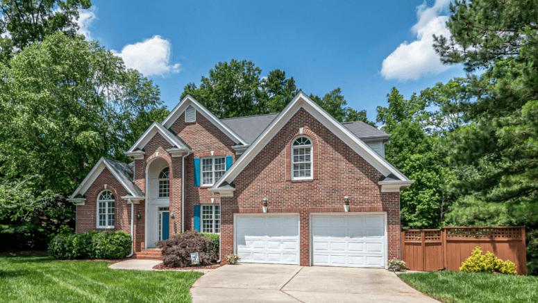 An image of a house in Huntsville that represents selling a house by owner.