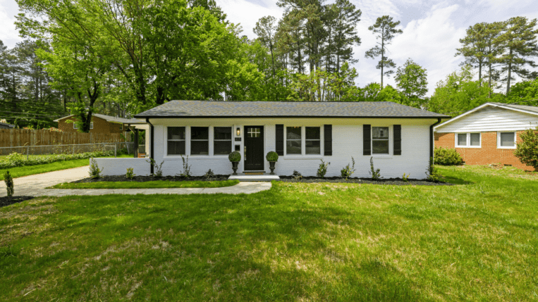 An image of a house in Martinsburg where home sellers have options to sell their house fast