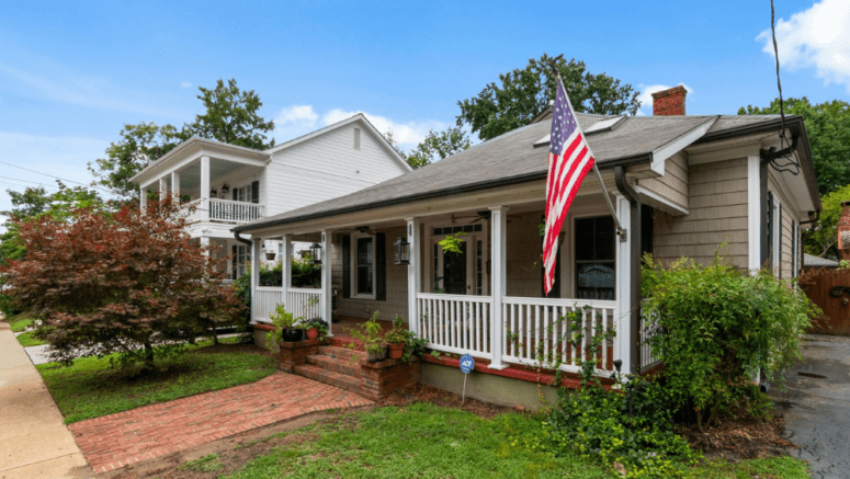 A house that an owner can sell to cash home buyers in San Marcos