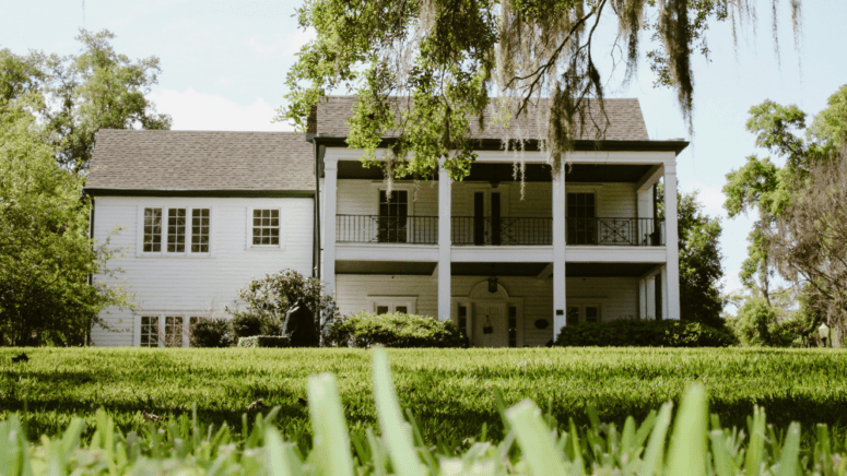 An image of a house representing the 70% rule in house flipping.