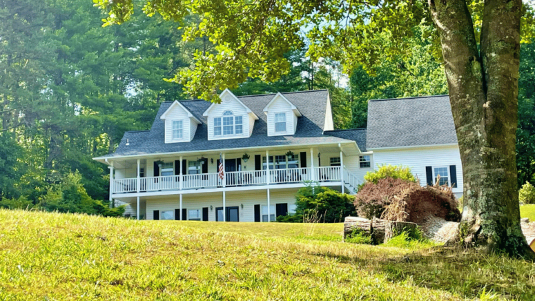 A home in Hinesville where home sellers can work with a couple of options to sell their house fast