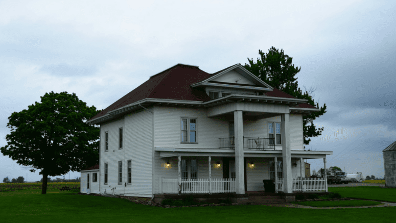A photo to represent the cost of selling a house in Iowa
