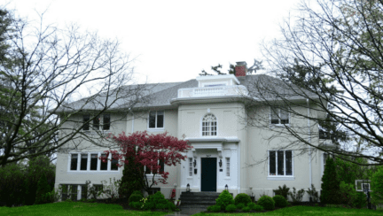 A house that needs the services of an estate sale company in daytona oh
