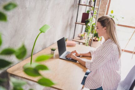 A home buyer writing a gift letter for mortgage