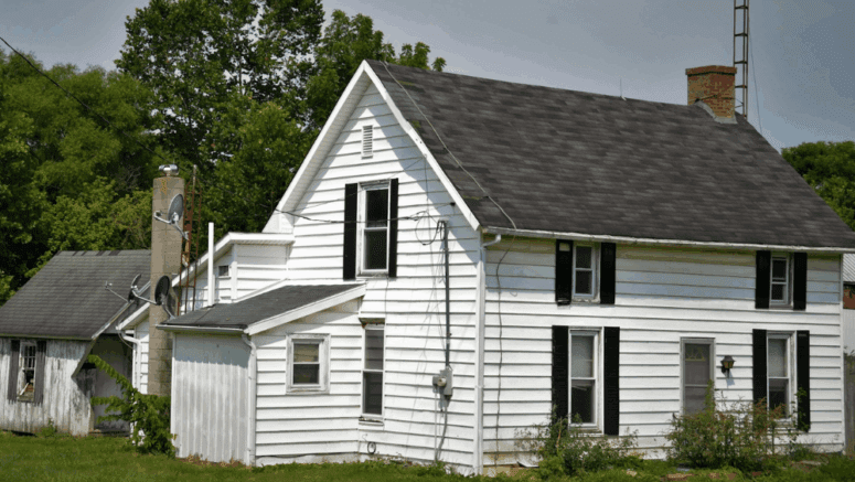 A house whose owner plans to sell their house for cash in Atlanta