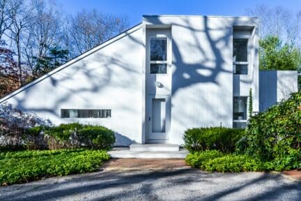 New York, where home sellers can benefit from learning the best time to sell a house in the area