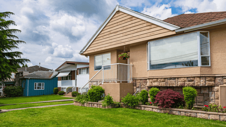 An image of a home in Irving, where homeowners can choose to sell for cash