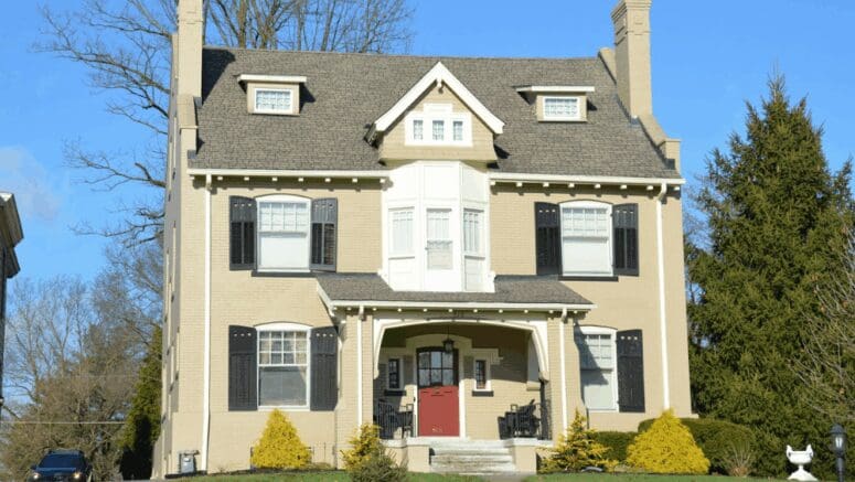 A house that an owner might sell to we buy houses in Carmichael